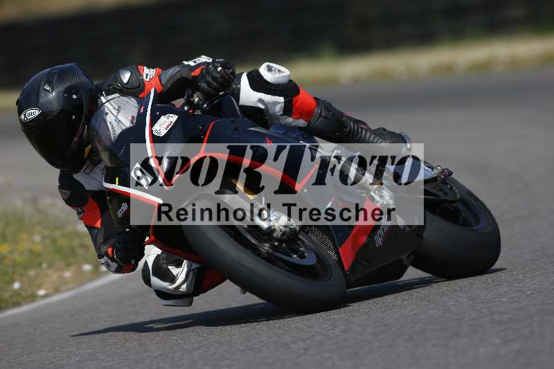 /Archiv-2023/28 05.06.2023 Moto Club Anneau du Rhin/rouge-expert/9